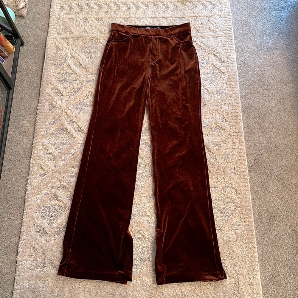 Zara pull on stretchy velvet trousers. Brown, rust color  woman’s size large NEW